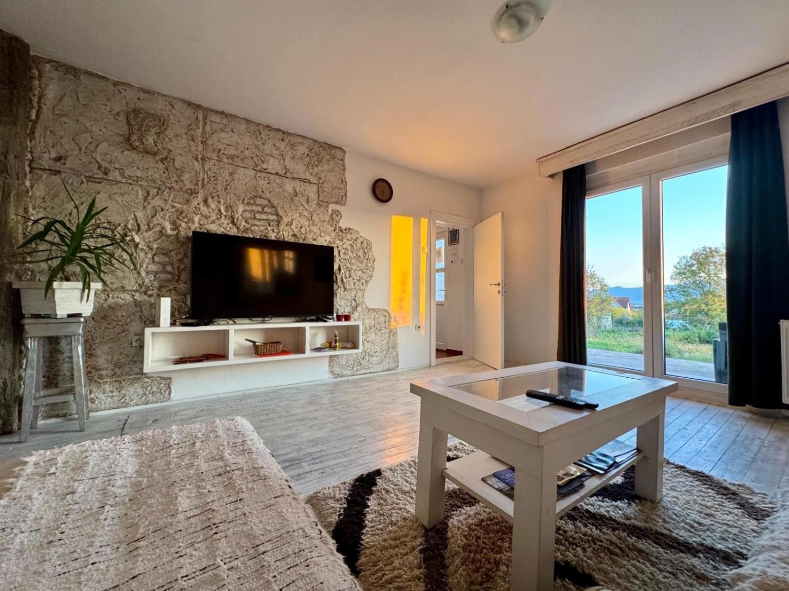 Mala Oaza Apartment ชาชาค ภายนอก รูปภาพ